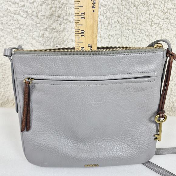 Fossil Pebbled Leather Crossbody Bag Gray Zip Pocket Key Charm Adjustable Strap - Picture 3 of 11